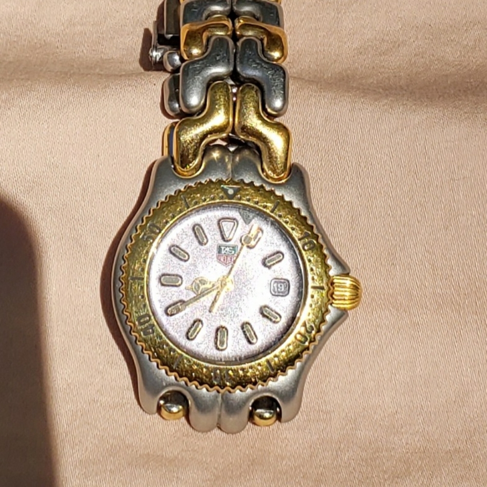 Two toned Tag watch - Picture 3 of 5